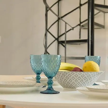 Beachside Apartment-pool-parking *